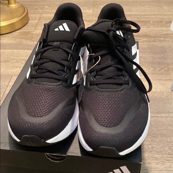 Adidas Run Falcon 5 Men\'s Black and White Athletic Shoes Sz 11.5 Wide NIB